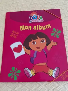 donne classeur " DORA "bon état