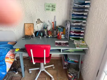 bureau enfant ado + fauteuil sur roulettes
