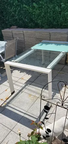 Table fer et verre trempée