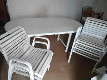 table, table basse et chaises de jardin tres resistante