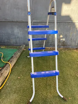échelle pour piscine hors sol