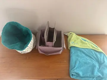 Puériculture : serviette bébé, trousse de toilette et sac pour port nécessite
