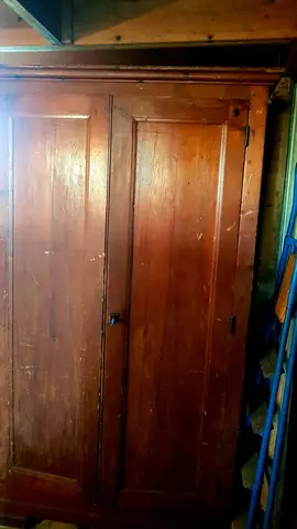 Armoire pin