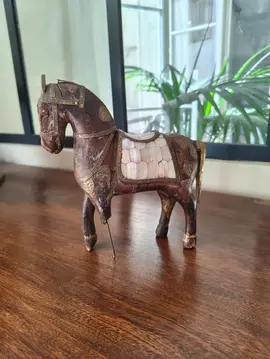 Cheval ancien en bois