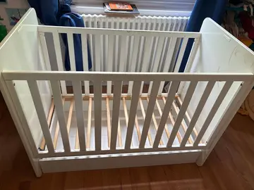 Lit enfant à barreaux