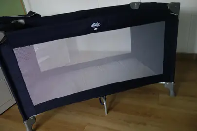 Lit parapluie + matelas + draps