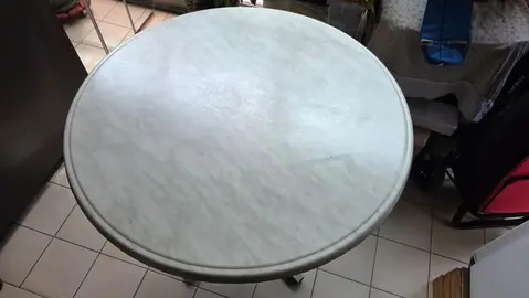 Table d'extérieur raisine solide de 80 cm de diamètre