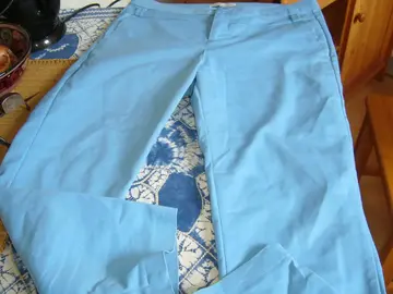 Pantalon bleu T 42