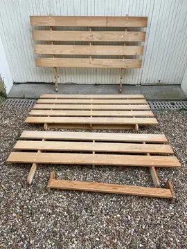 futon en bois avec matelas