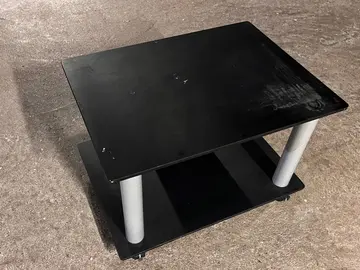 Table basse en bois sur roulettes