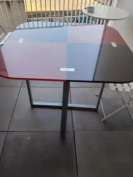 table rouge et noir en verre