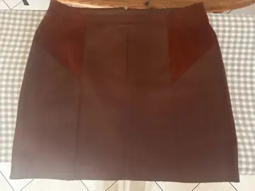 jupe courte simili cuir/daim taille NAF NAF taille 40
