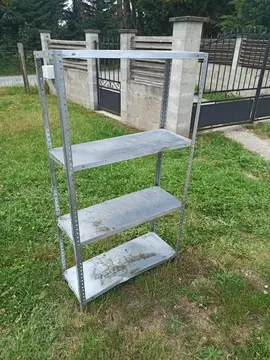 etagere métal 4 etages 1m50 de haut.