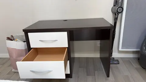 bureau et étagère