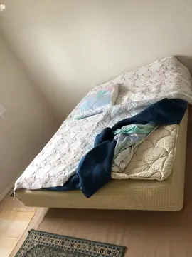 Lit deux personnes IKEA 2 m x 1,60 m (sommier-matelas avec surmatelas) acheté en 1990