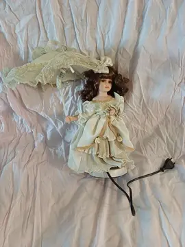 poupée en porcelaine lampe