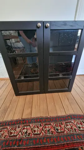 Buffet ou armoire murale en noir et verre