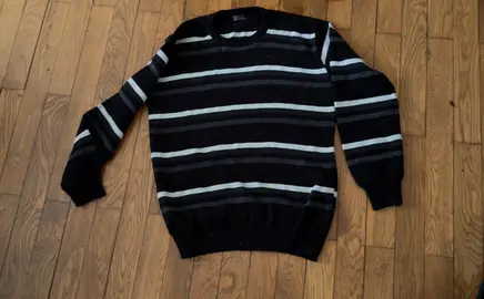 Pull Noir très peu porté