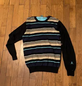 Pull WESC Taille M très peu porté plutôt bon état