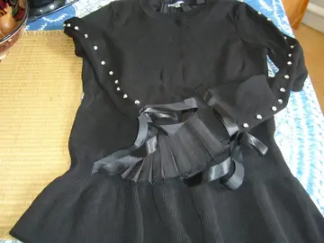 Pull noir et strass T.38