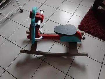 donne scooter à bascule pour enfants