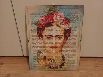 Illustration Frida Kahlo sur page de livre