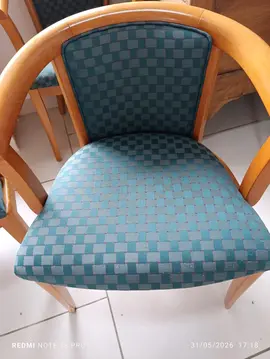donne 4 chaises