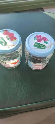 2 pots de confiture vide