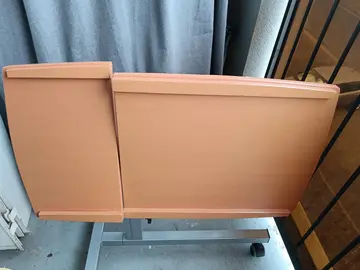bureau informatique sur roulettes