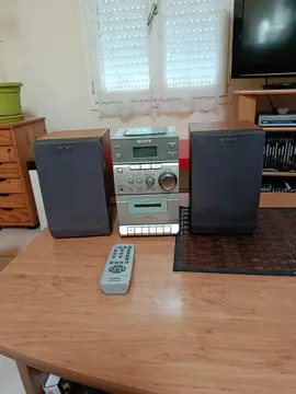 donne mini chaine Sony