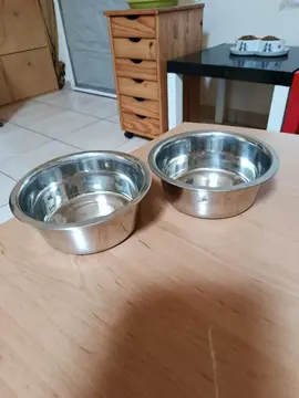 donne ,2 gamelles pour chien ou chat
