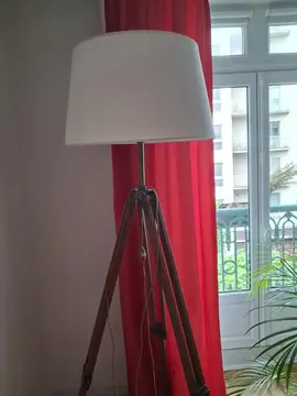 lampadaire sur pied de géomètre avec abat jour