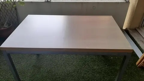 Table 120 cm x 75 cm , hauteur 73 cm - bois, simple mais robuste, pieds en métal démontable