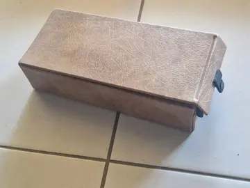 Boite avec poignée