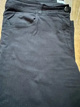 pantalon noir confortable 40-42 avec defaut