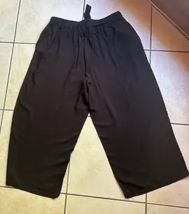 Pantacourt fluide noir taille 46