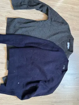 2 pulls (gris Topman taille M/bleu taille S pull&bear)