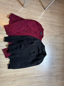 2 gilets taille M Reclaimed vintage & Uniqlo