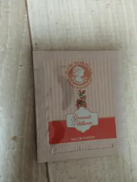 échantillon eau de parfum Jeanne en Provence
