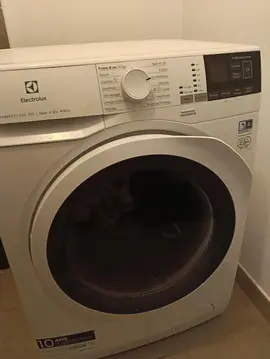 Donne machine ä laver le linge 4 ans parfaitement fonctionnelle, à venir chercher pas de livraison