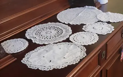 Donne 7 napperons fait mains au crochet