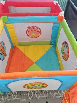 lit parc parapluie enfant