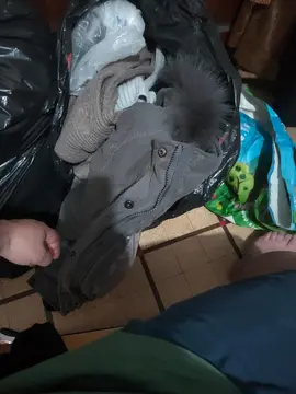 deux sacs de vêtements