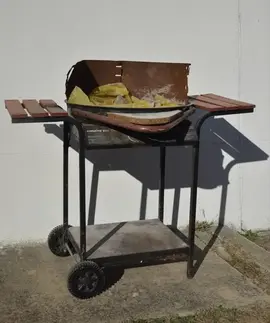 Barbecue à roulettes