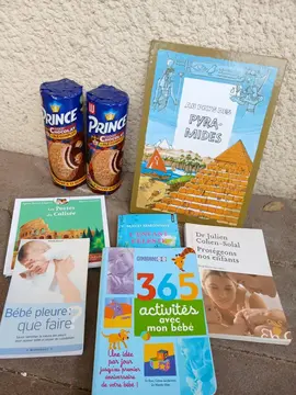 Lot enfants avec biscuits