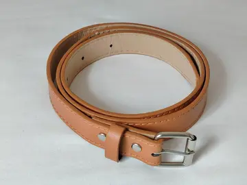 Ceinture en plastique marron clair