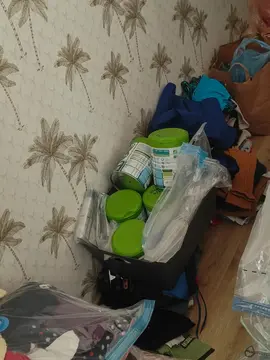Boîtes de lait en poudre vides