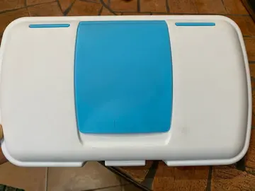 porte lingettes et tapis à langer