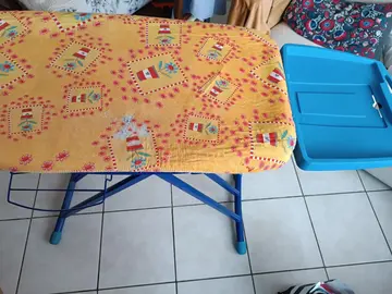 table à repasser 130x45 environ