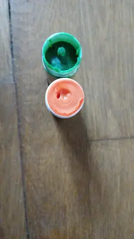 2 tubes de colle